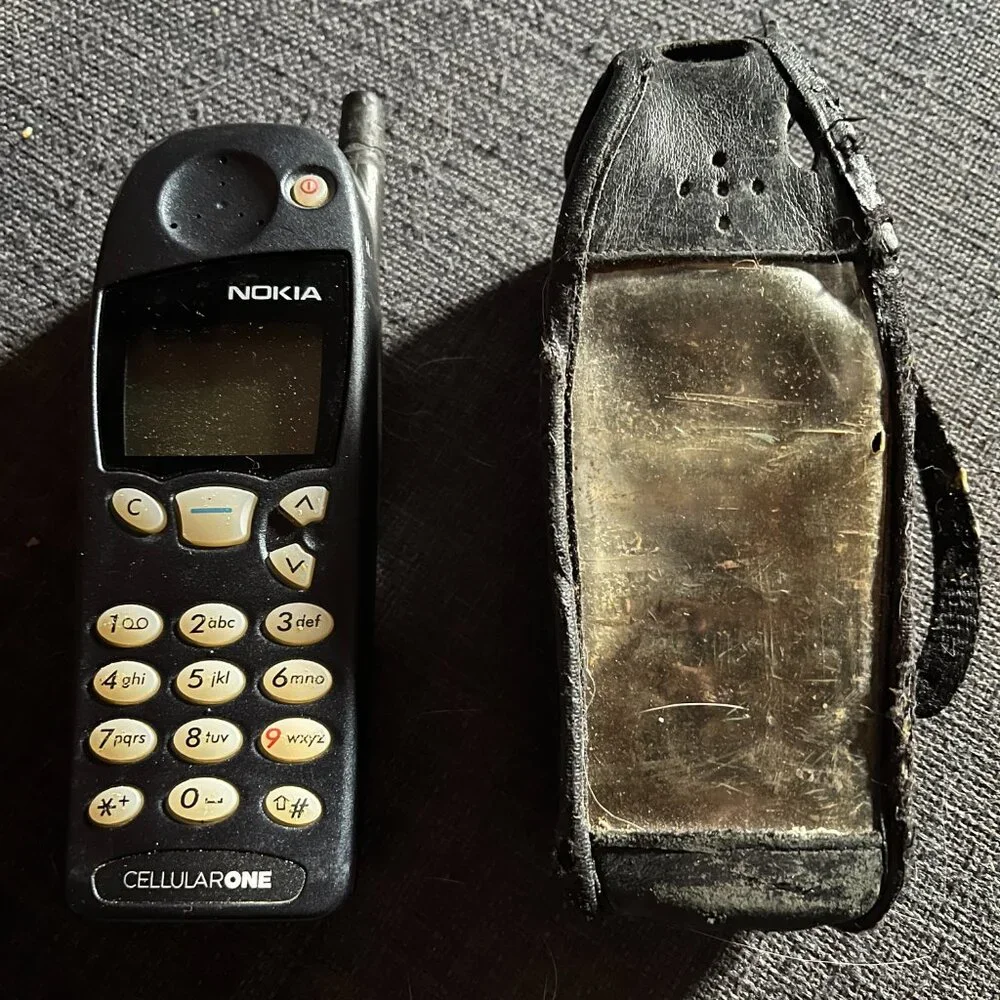 Nokia 5120i with case! - untested